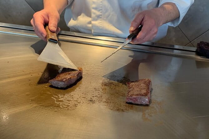 The Premium A5 Wagyu Tour in Shinjuku – With Free-Flow Drinks - Why this Shinjuku evening works