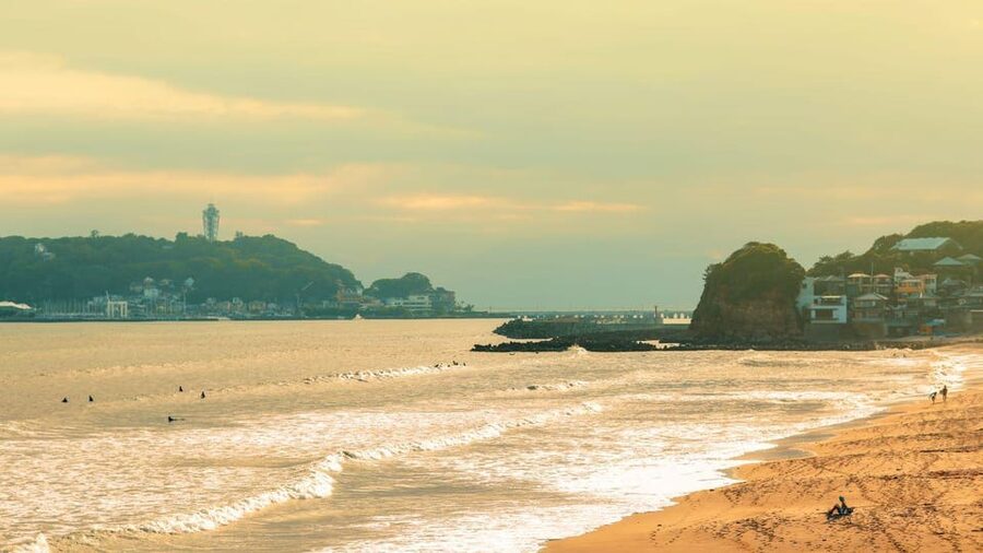 Tokyo: 2-Day Mt. Fuji, Kamakura and Izu Hot Springs Tour - Enoshima brings the coast into the itinerary