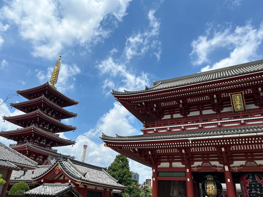 Tokyo: Asakusa and Tokyo’s Oldest Temple Senso-ji Tour - Kaminarimon: the dramatic entrance to Asakusa