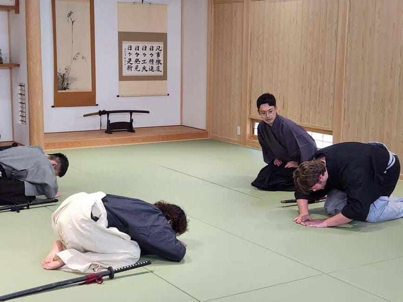 Tokyo Asakusa : Samurai School, Become a Samurai Warrior - Putting on the samurai costume