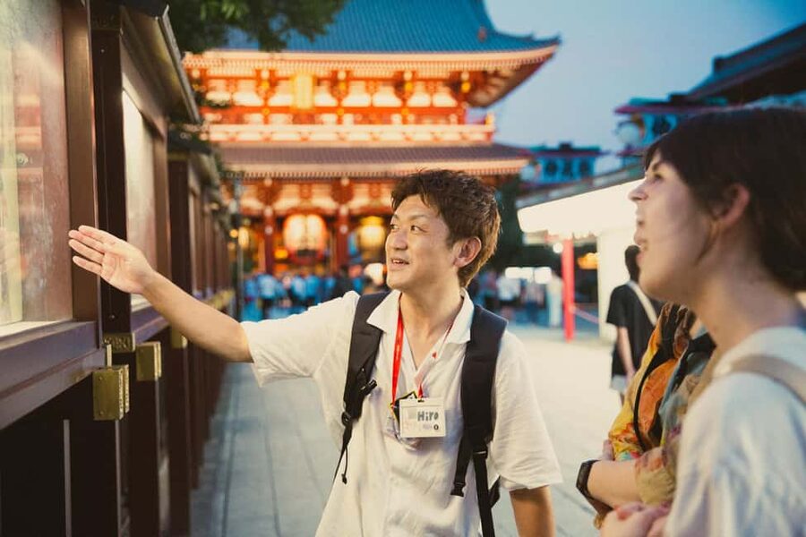 Tokyo: Asakusa Sensoji Night Walk with a Local Brandy - Illuminated Sensoji without the daytime rush