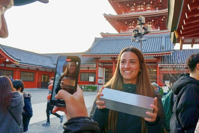 Tokyo: Asakusa Temple & Shrine Walking Tour with Local Guide - Entering through Kaminarimon Gate