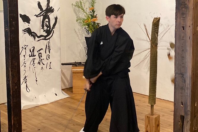 Tokyo : Authentic Samurai Experience in a Private Space. - Practicing the Japanese sword