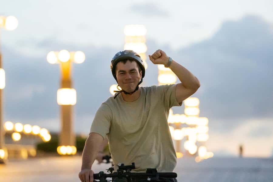 Tokyo Bay Area: Sunset Night View 3h E-bike Guided Bike Tour - The convenience-store break and Japanese snack