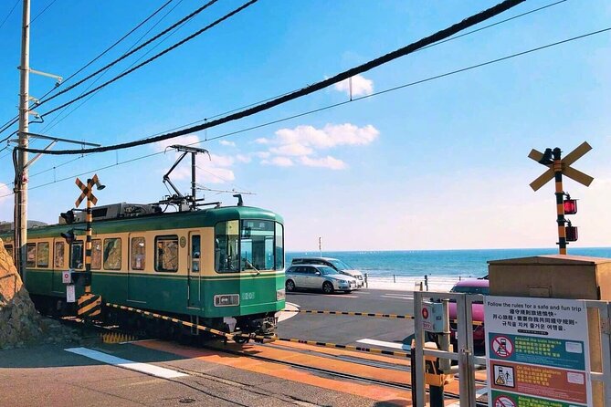 Tokyo: Bus Tour to Kamakura Great Buddha & Enoshima with Pickup - Starting at Tokyo Station and reaching the coast