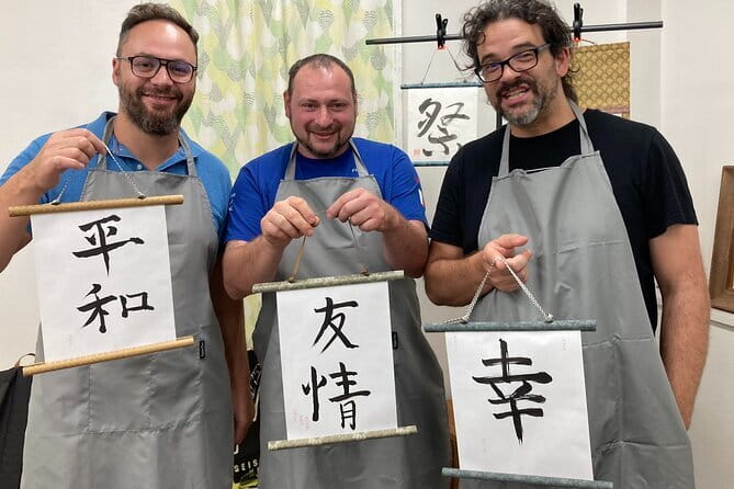 Tokyo: Calligraphy and Kakejiku (Hanging Scroll) Workshop - Starting with brush and ink