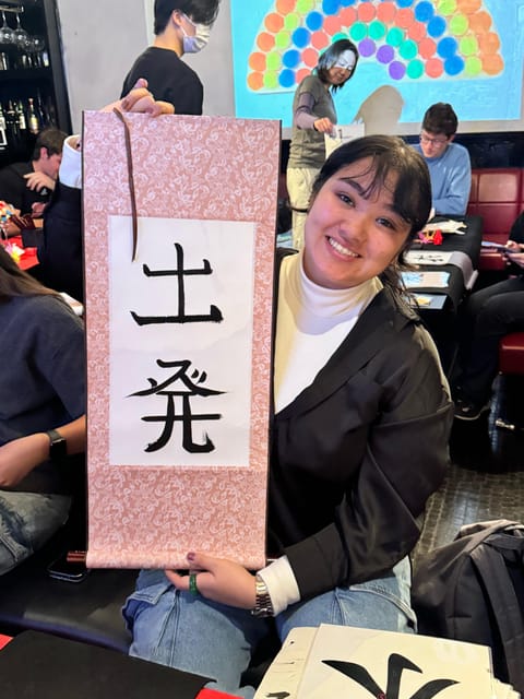 Tokyo: Calligraphy on Kanji Fan & Scroll with Drink - The opening lesson: brush, ink, and the logic of each stroke