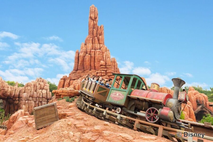 Tokyo Disneyland 1-Day Passport - The Tokyo Disney app is more than a digital ticket
