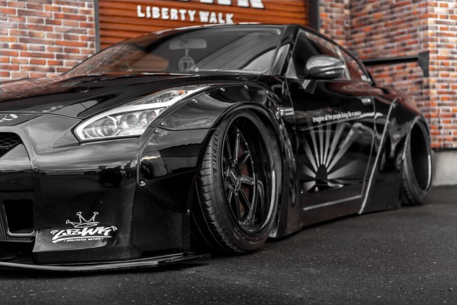 Tokyo Drift: GT-R Car Club R35 Liberty Walk Daikoku meeting - Starting in Akihabara with the club
