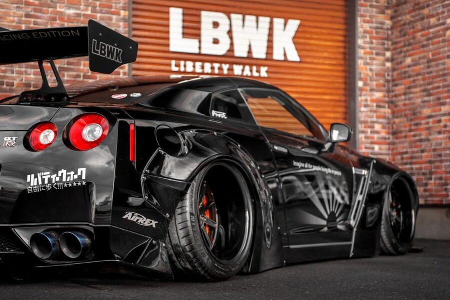 Tokyo Drift: GT-R Car Club R35 Liberty Walk Daikoku meeting - A 30-minute stop at Super Autobacs Shinonome