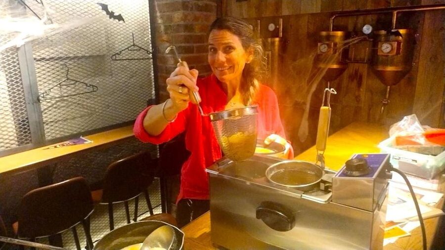 Tokyo: Easy Ramen Cooking Experience in Kabukicho, Shinjuku - Making ramen in the heart of Kabukicho