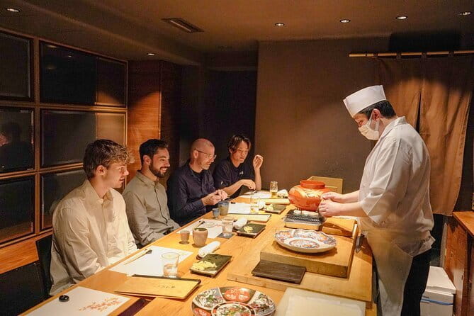 Tokyo:Enjoy street food & Japanese food culture at Tsukiji Market - Buying lunch at Tsukiji Uogashi