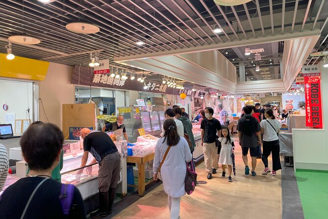 Tokyo Food Tour Taste Fresh Delights at Tsukiji Market - Learning the story behind the stalls