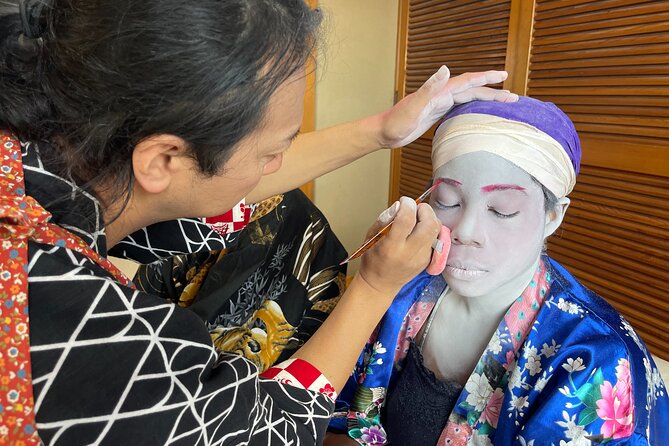 Tokyo Geisha or Oiran Dress-Up Experience and Professional Photos - The photography session and studio setting