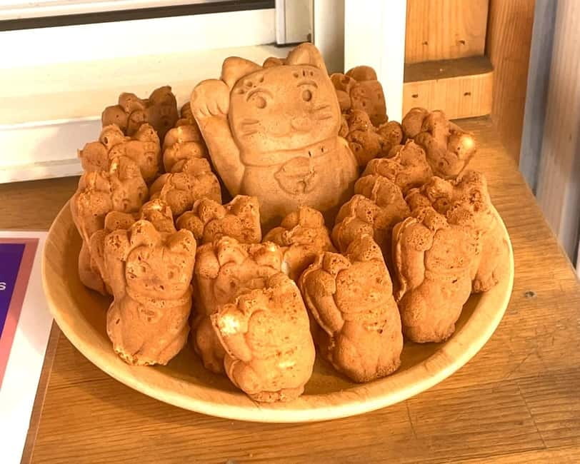 Tokyo: Gotokuji Lucky Cat Temple & Harajuku Cat Cafe Tour - Who should book this cat tour