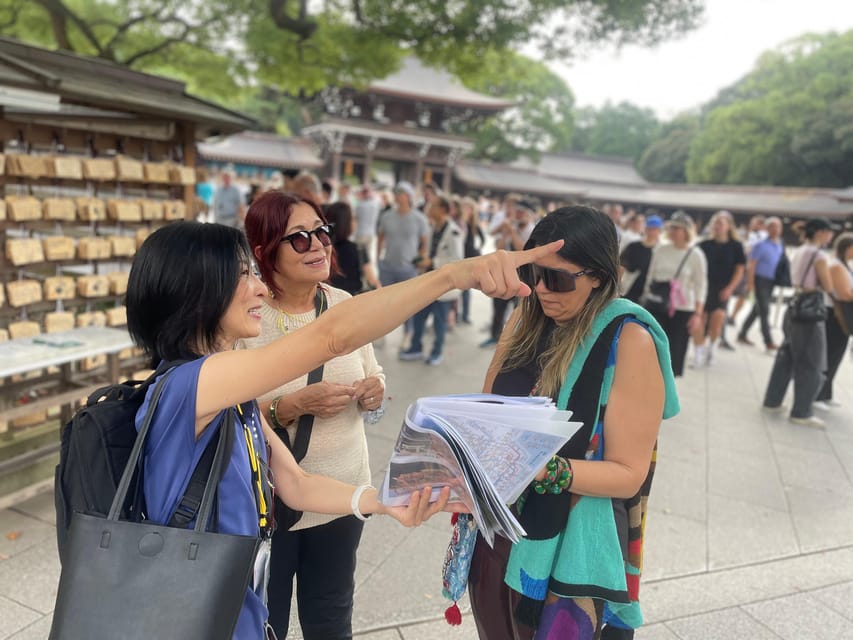 Tokyo: Harajuku Meiji Shrine to Shibuya Crossing Guided Tour - Finding the guide at Harajuku Station