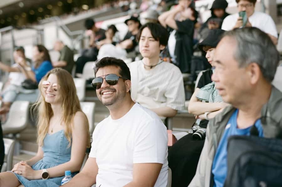 Tokyo: Horse Racing Tour with Local Fan - Food, drinks, and the racecourse routine