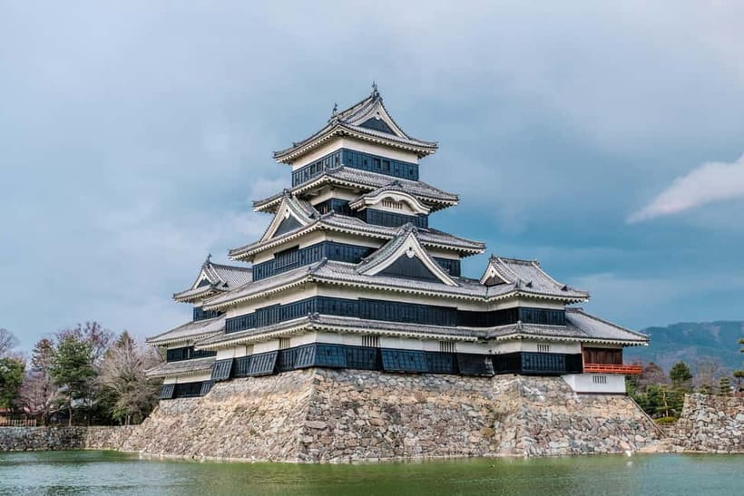 Tokyo: Iconic City Tour – Skytree, Shibuya & Imperial Palace - Guides, communication, and pace