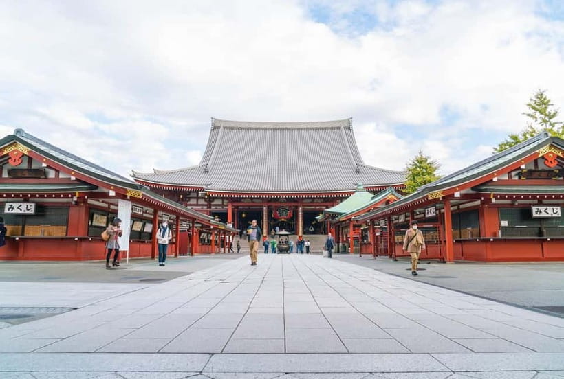 Tokyo: Iconic City Tour – Skytree, Shibuya & Imperial Palace - The Imperial Palace: a short look at central Tokyo