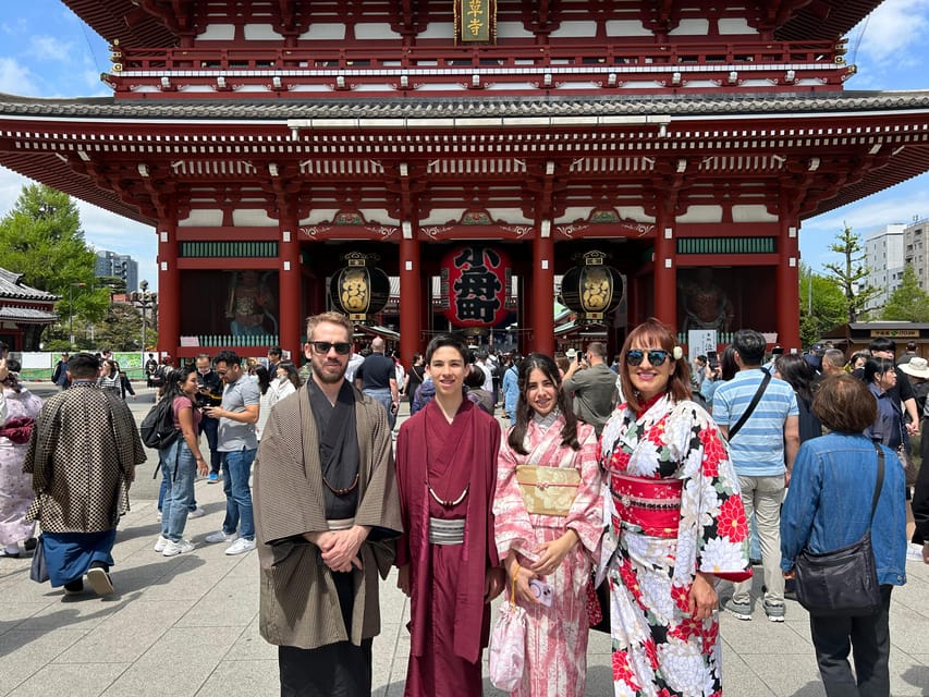 Tokyo: Imperial Palace and Shogun Walking Tour - Ninomaru Garden and the koi ponds