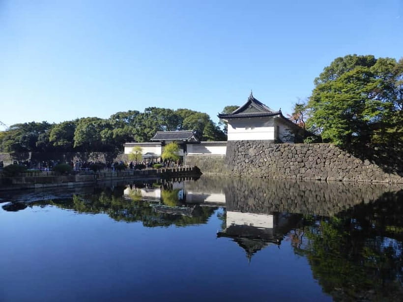 Tokyo: Imperial Palace East Gardens Walking Tour - Ninomaru Garden and the art of restraint