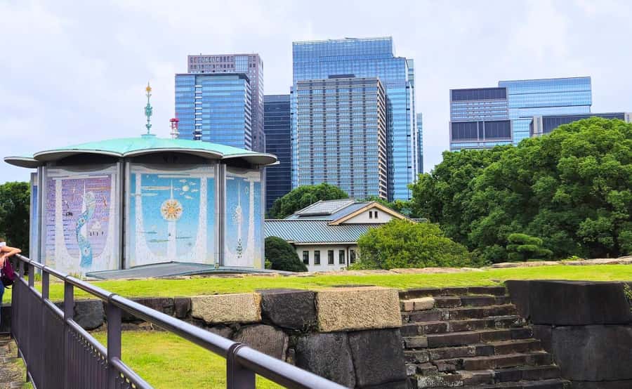 Tokyo: Imperial Palace Japanese History Walking Tour - Farmer, samurai, daimyo, and shogun