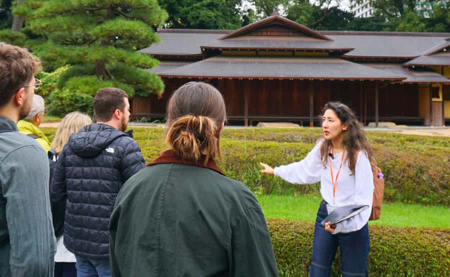 Tokyo: Imperial Palace Japanese History Walking Tour - Edo Castle’s missing buildings and surviving stones