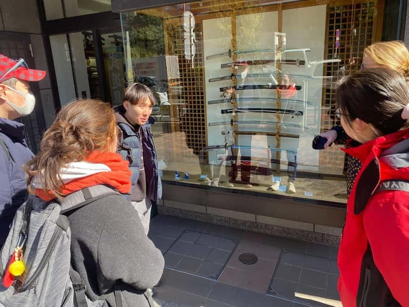 Tokyo: Imperial Palace with Nostalgic Alley Kagurazaka tour - From Tokyo Station into the old shogun capital