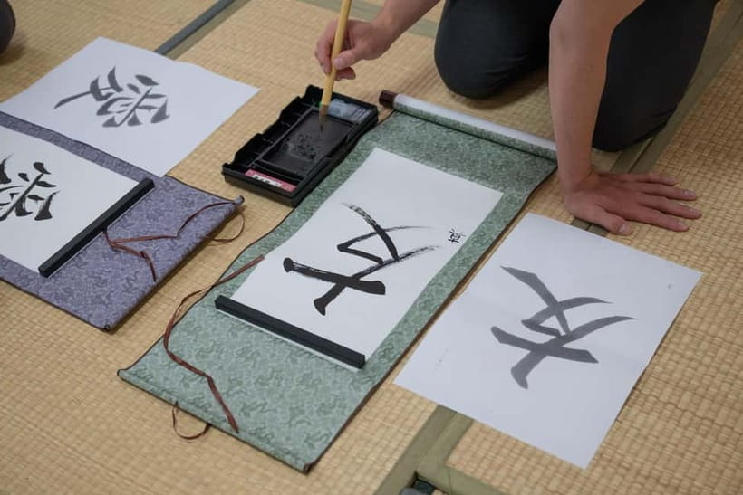 Tokyo: Japanese Calligraphy Lesson with Skilled Instructor - Booking details that matter