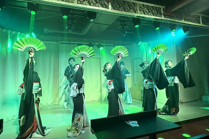Tokyo Japanese Dance Cabaret Theater Asakusa-Kaguwa - The photo opportunity with the cast