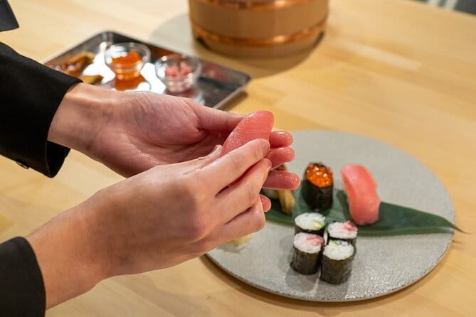 Tokyo: Kappodo sushi Live Workshop - Seven nigiri, one gunkan, and a thin roll