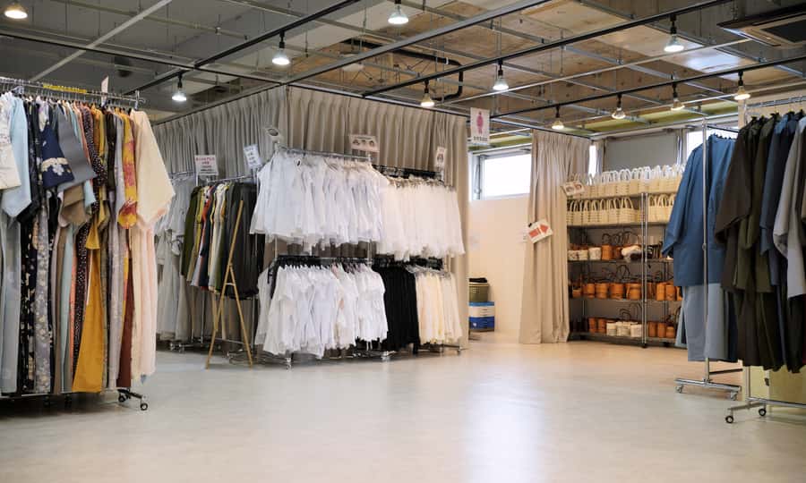 Tokyo : Kimono Rental in Asakusa Provided by RikaWafuku - Walking out into Asakusa