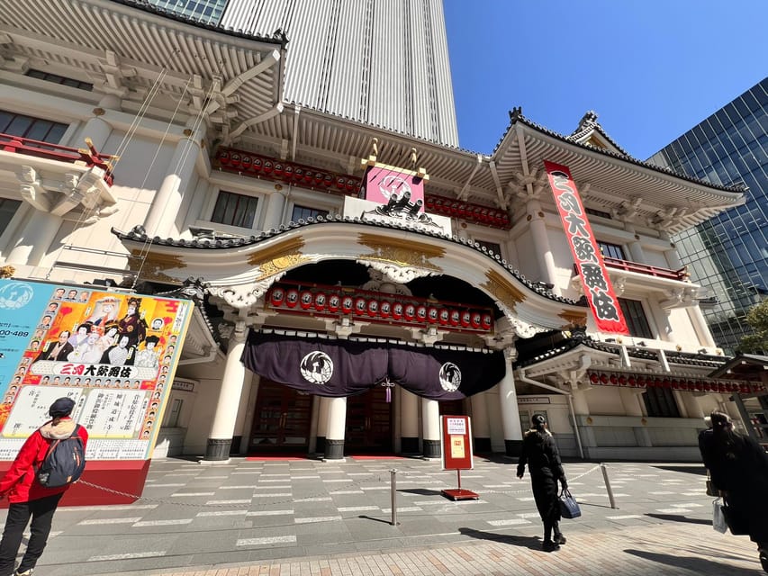 Tokyo: Learn about Japanese Traditional art KABUKI in Ginza - Mitsukoshi Ginza connects old Japan with modern shopping