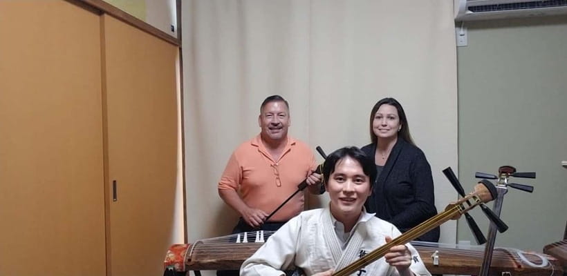 Tokyo: Learn to play traditonal songs on Tsugaru Shamisen - The first sound of Tsugaru shamisen