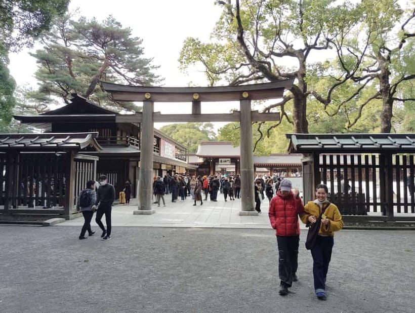 Tokyo: Meiji Jingu Shrine & Inner Garden Guided Tour (2h) - The Sake Barrels and the Eternal Forest