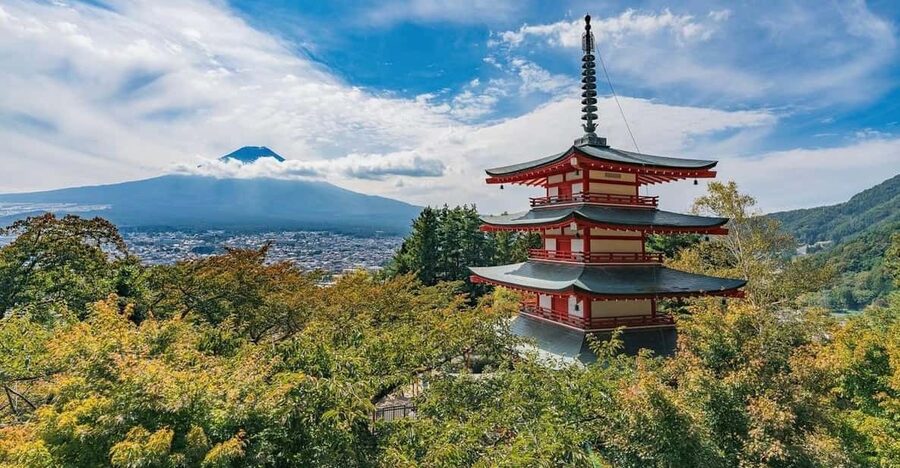 Tokyo: Mount Fuji & Hakone Private Customized Full Day Tour - Oshino Hakkai’s clear ponds and old village feel