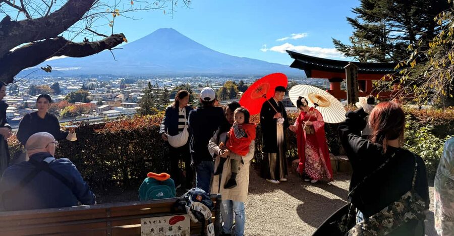 Tokyo: Mount Fuji Private Full-Day Trip with Hotel Pickup - Oshino Hakkai and the water at Fuji’s base
