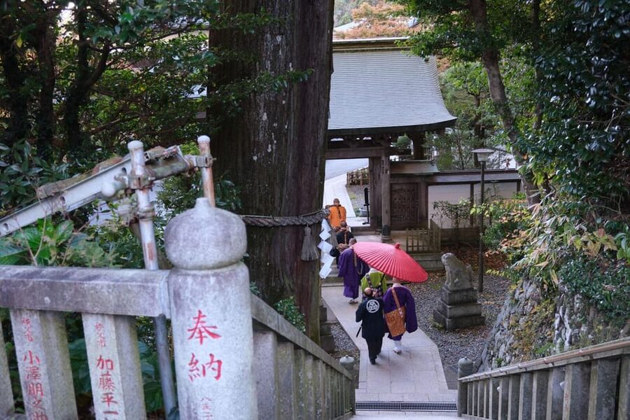 Tokyo: Mount Takao Guided Hiking Tour - The cable car ride to the halfway point