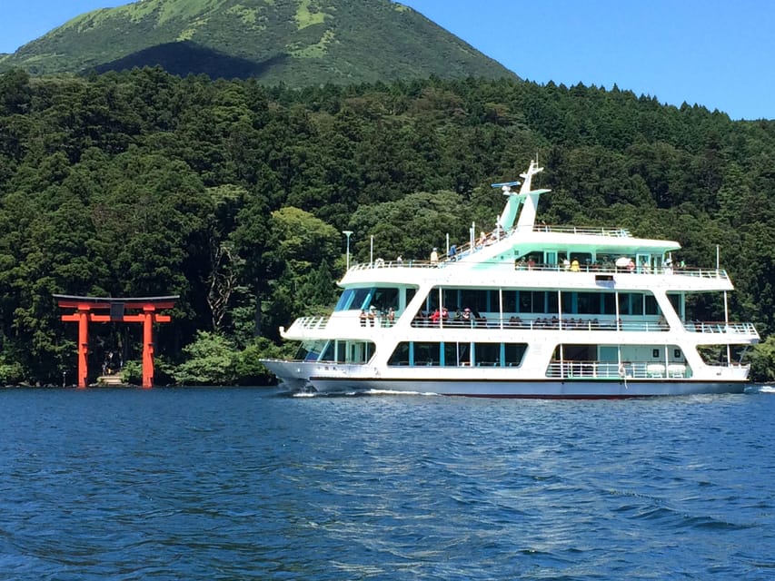 Tokyo Mt Fuji 5th St & Hakone Cruise Bus Tour w/Bullet Train - Buffet lunch with a Fuji view