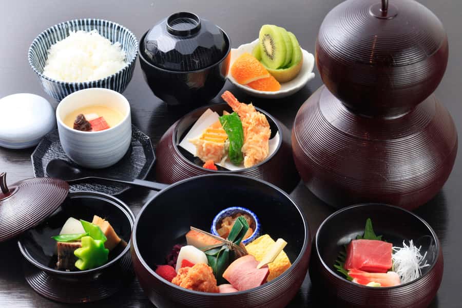 Tokyo: Mt Fuji Area Guided Tour with Traditional Lunch - Why this day trip works from Tokyo