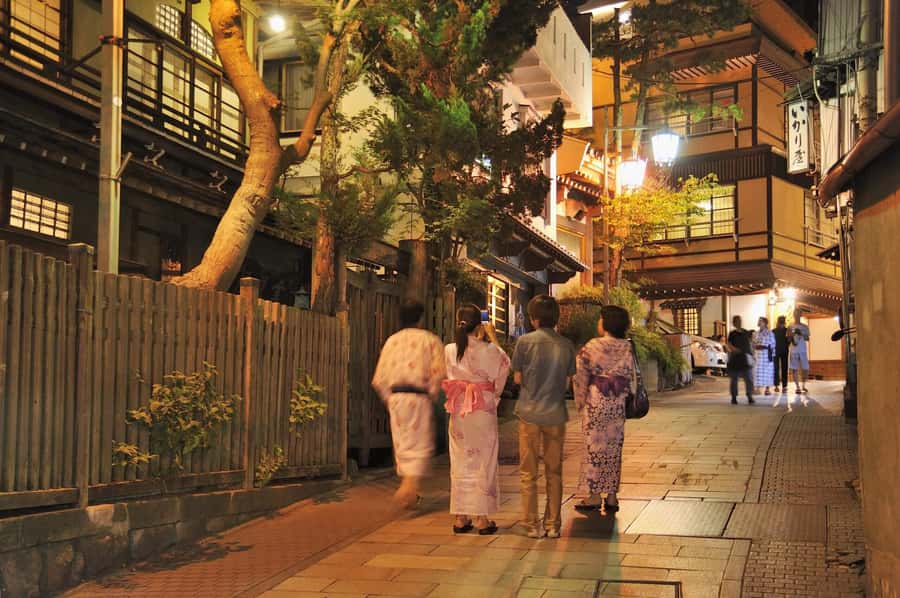 Tokyo: Nagano Tour with Snow Monkey Park & Zenko-ji Temple - Shibu Onsen is a tempting finish, but timing matters
