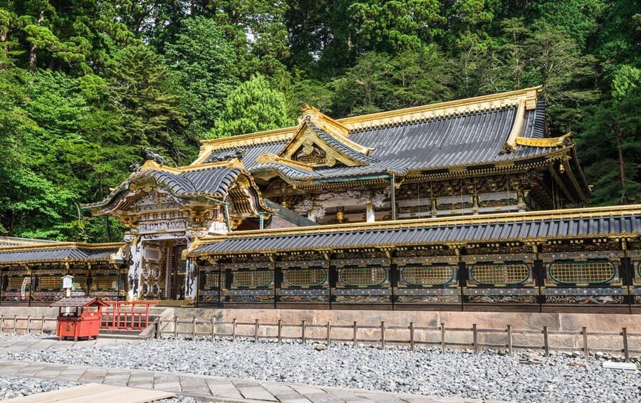 Tokyo Nikko Toshogu Shrine Iroha-zaka Lake Chuzenji Day Tour - Toshogu Shrine: gold, gates, and Tokugawa power