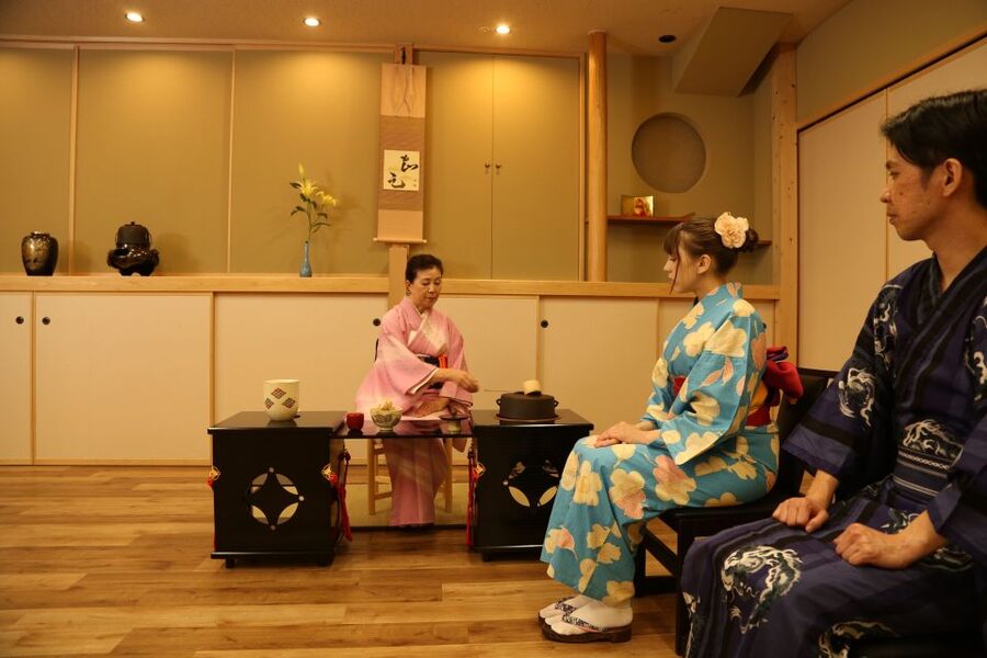 Tokyo: Practicing Zen with a Japanese Tea Ceremony - Your turn at the bowl