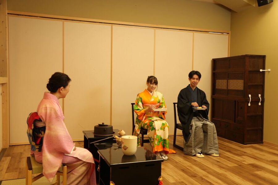 Tokyo: Practicing Zen with a Japanese Tea Ceremony - The first ceremony: watch the rhythm before trying it