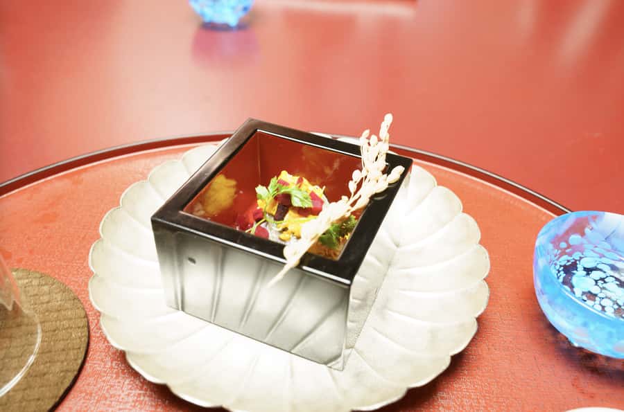 Tokyo: Private dinner with Geisha at a Member's only Ryotei - What the English-speaking guide adds