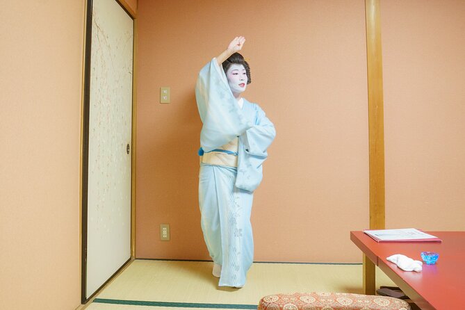 Tokyo Private dinner with Geisha - Walking through old Kagurazaka