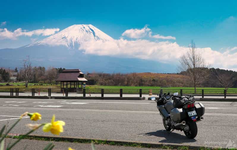 Tokyo: Private Motorcycle Day Trip to Fuji and Hakone: Onsen - From Tokyo to Hakone by motorcycle