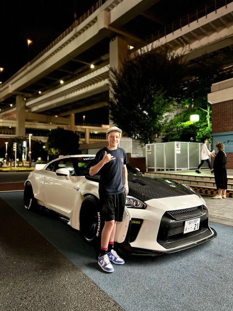 Tokyo: Private R35 GTR Daikoku Car Meet Tour (GTR Only Tour) - SuperAutobacs, where car shopping becomes a sightseeing stop