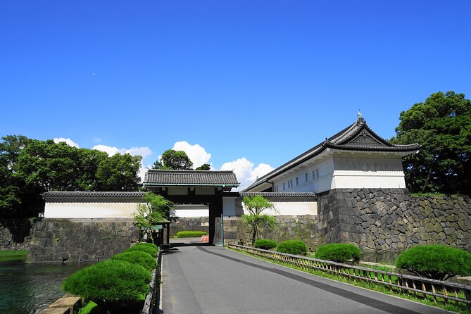 Tokyo Private Tour! Edo Castle & Imperial Palace East Gardens - A calm break from central Tokyo