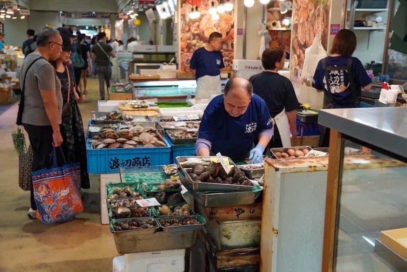 Tokyo: Private Tsukiji Street Food & Sake with Local Guide - Entering Tsukiji Outer Market for wagyu and tamagoyaki